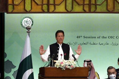 Imran Khan Isolated Further as Foreign Services Upset at Pak PM Politicising Diplomatic Cable