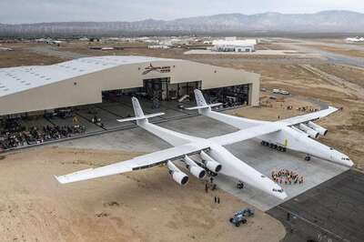 World's Largest Aircraft Spans The Length of a Football Field, Rolls on 28 Wheels