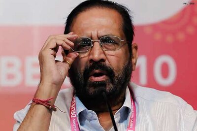 Pune: Kalmadi heckled by BJP, MNS protesters