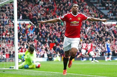 Manchester United keep top-four hopes alive after win over Everton