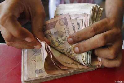 Rupee logs 4-week closing high of 60.43 vs dollar, up 13 paise