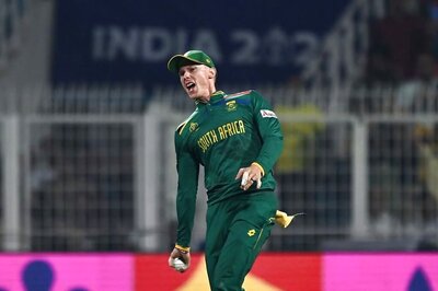 ICC ODI World Cup 2023: Rassie Van der Dussen Takes Blinder to Dismiss Mitchell Marsh in Semifinal | WATCH