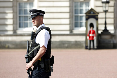 Man With Sword Injures Police Outside UK Queen's Palace