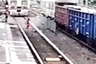 WATCH: Alert Motorman Saves Woman Attempting Suicide on Rail Tracks in Mumbai