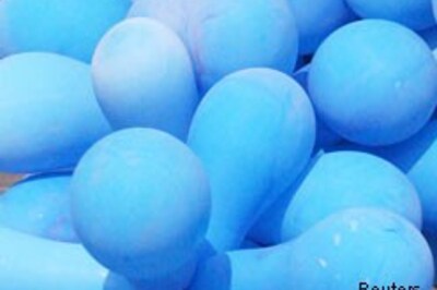 Man builds haunted house from balloons