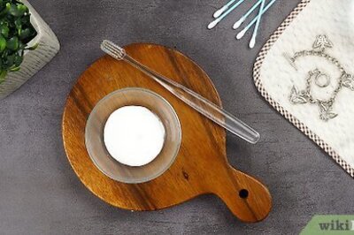 How to Use Toothpaste to Clean Silver Jewelry