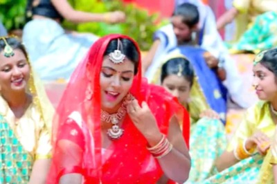 Bhojpuri Singer Anjali Bharadwaj’s Maai Ke Aarti Utara Song Out; Watch it Here