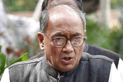 Digvijaya Singh Dares EC to Prove that EVMs Can't be Tampered With, Bats for Printed Voter Slips