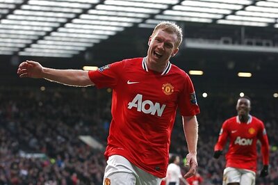 Scholes on target as classy Man Utd win 3-0