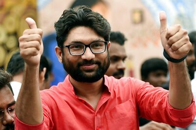 Jignesh Mevani Appears in Court Soon After Warrant Issued Against Him, Pays Rs 200 Fine