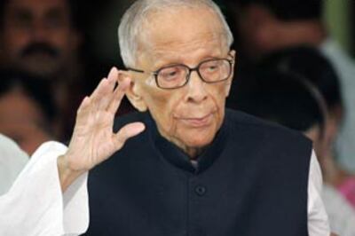 Jyoti Basu's health 'extremely' critical: docs