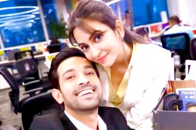 14 Phere: Vikrant Massey, Kriti Kharbanda Flaunt Crackling Chemistry in 'Hum Dono Yun Mile' Song