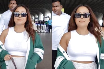 Neha Kakkar Leaves Mumbai Amid Rohanpreet Singh Split Rumours, Gives Posing For Paps a Pass