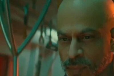 Shah Rukh Khan’s Metro Dance In Jawan Teaser Gets ‘Zara Hatke’ Twist
