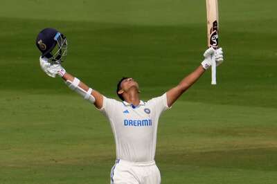 IND vs ENG: Yashasvi Jaiswal Joins Sachin Tendulkar in Elusive List With Maiden Test Century on Home Soil