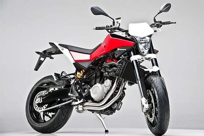 Husqvarna Nuda 900R first ride