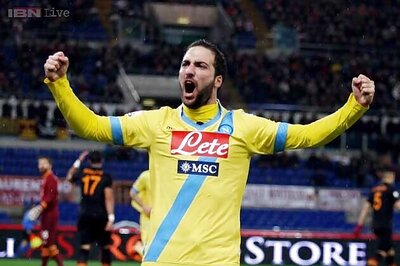 Gonzalo Higuain scores twice as Napoli beat AC Milan 3-1