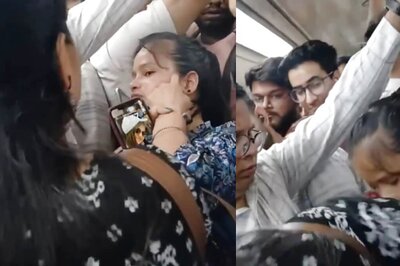 Women Fight Over Space Inside Delhi Metro, Internet Says 'Free Entertainment Everyday'