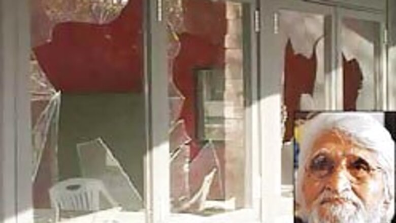 Hindu Swabhimaan Sena ransack Husain show
