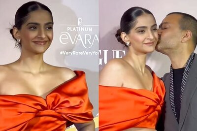 Sonam Kapoor Blushes As Anand Ahuja Kisses Her on Red Carpet, Slays in Orange Outfit; Watch
