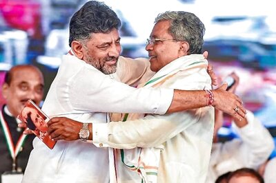 Show of Unity: Siddaramaiah And Shivakumar Co-star in Congress's Karnataka Poll Plan Video