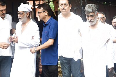 Devastated Krishan Kumar Reaches Daughter Tishaa Kumar's Funeral, Bhushan Kumar Offers Support; Watch