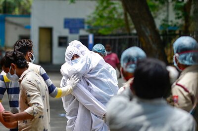 Long Working Hours, Cries for Help: Delhi Doctors Open Up on Mental Stress of Agonising Covid Duty