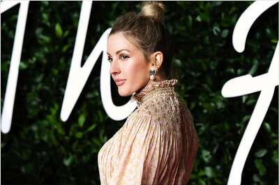 Singer Ellie Goulding Helps Provide 4,000 Phones to the Homeless