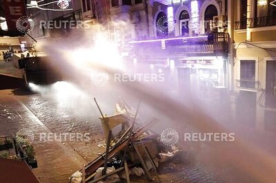 Turkish police fire water cannon at Istanbul protesters