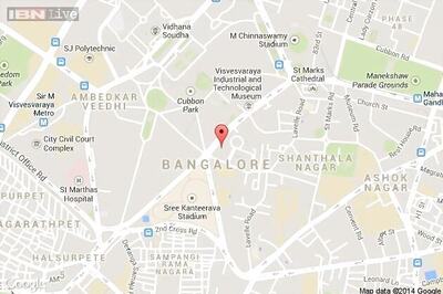 Bangalore traffic police allegedly assault office-goers for not wearing helmet