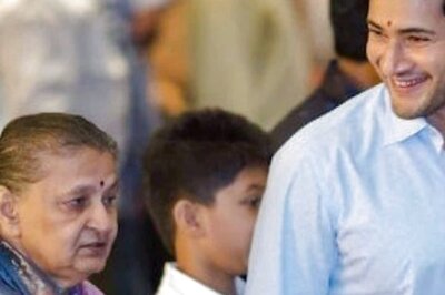 Emotional Mahesh Babu Performs Last Rites at Mom Indira Devi's Funeral In Hyderabad; See Pics