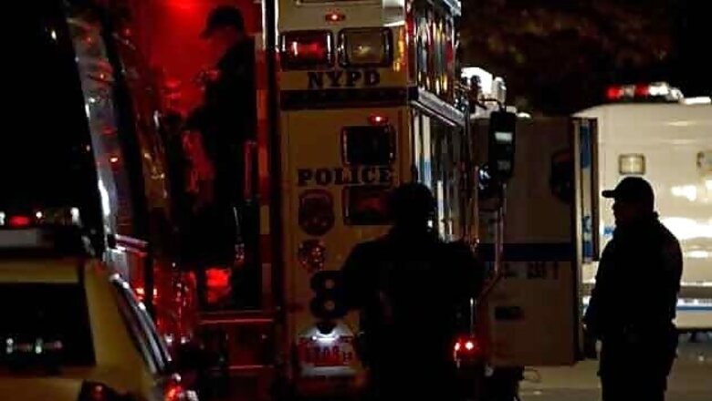 Gunman ambushes New York police officers, kills self
