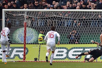 Balotelli scores in AC Milan's draw against Cagliari