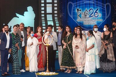 Mamata Inaugurates 26th Kolkata International Film Festival, Allows Full Occupancy of Bengal Theatres