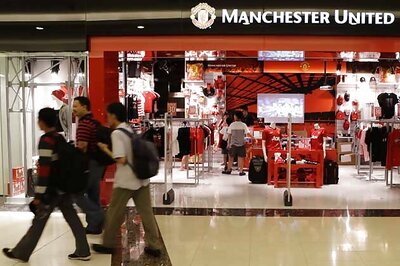 Manchester United sets IPO terms