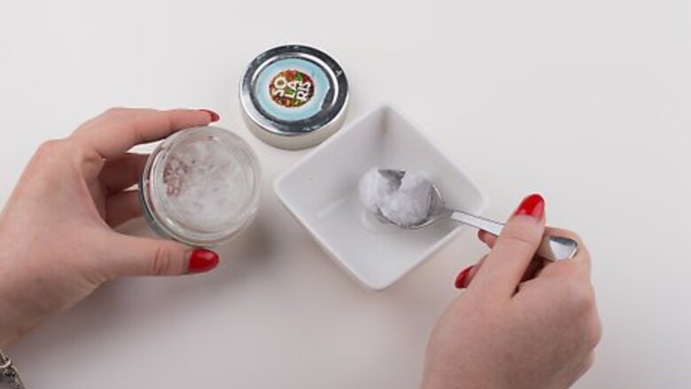 How to Make a Coconut and Olive Oil Hair Mask for Dry or Damaged Hair