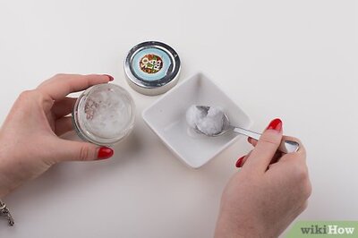 How to Make a Coconut and Olive Oil Hair Mask for Dry or Damaged Hair