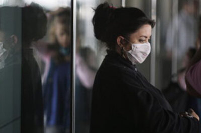 US reports first swine flu death as epidemic spreads