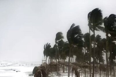 With 5,000 Relief Camps & 807 Water Pumps, Tamil Nadu Geared Up To Face Cyclone 'Mandous'