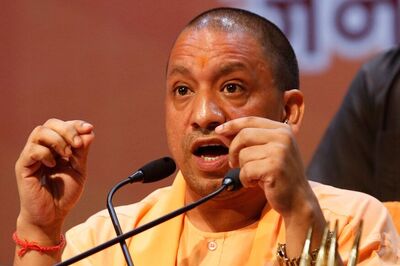 Yogi Adityanath to Visit Taj Mahal Today in Bid to Erase 'Blot on India' Controversy