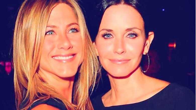 Jennifer Aniston and Courteney Cox From Friends Enjoy a Mini Reunion