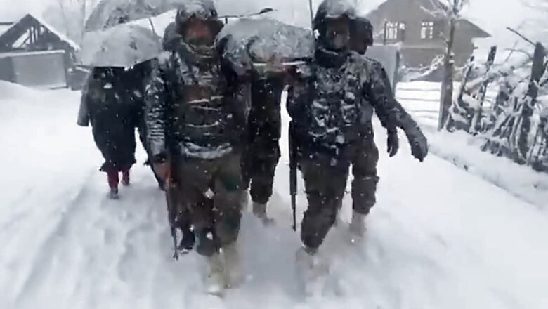 Army Personnel Ferry Woman, Newborn to Their Home on Stretcher Amid Heavy Snowfall in J&K