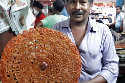 Kenjakura Sweet-Trader's 2kg Jumbo Jalebi Gains Popularity Across West Bengal