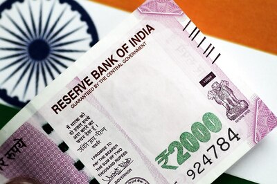 Rupee Rises 25 Paise to 74 Against US Dollar After RBI's Liquidity Measures