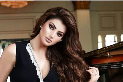 Urvashi Rautela Celebrates 28th Birthday With family in Maldives; See Pics, Videos