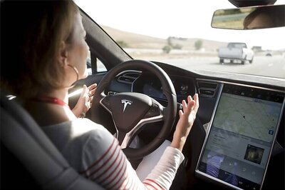 Tesla unveils autopilot system, lets cars change lanes themselves