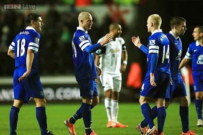Barkley free kick gives Everton 2-1 win at Swansea