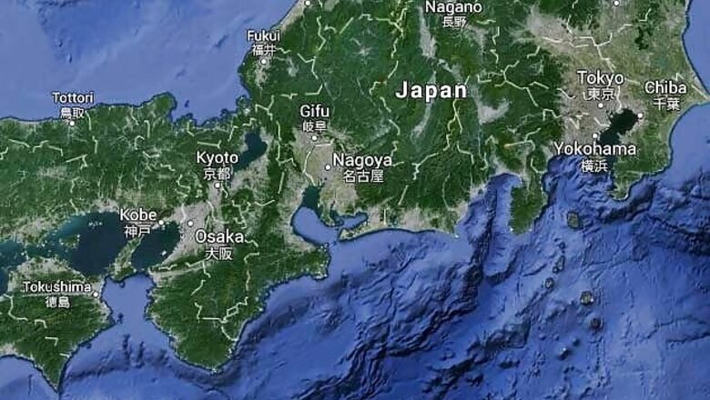 Strong earthquake jolts Tokyo region; a few injured