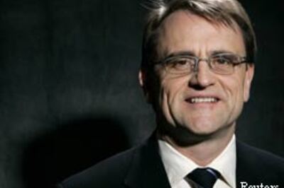 Hilton ties up with DLF to enter India