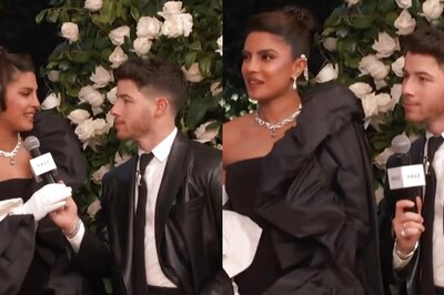Met 2023: Nick Jonas Holds Mic For Wife Priyanka Chopra; Netizens Go Aww